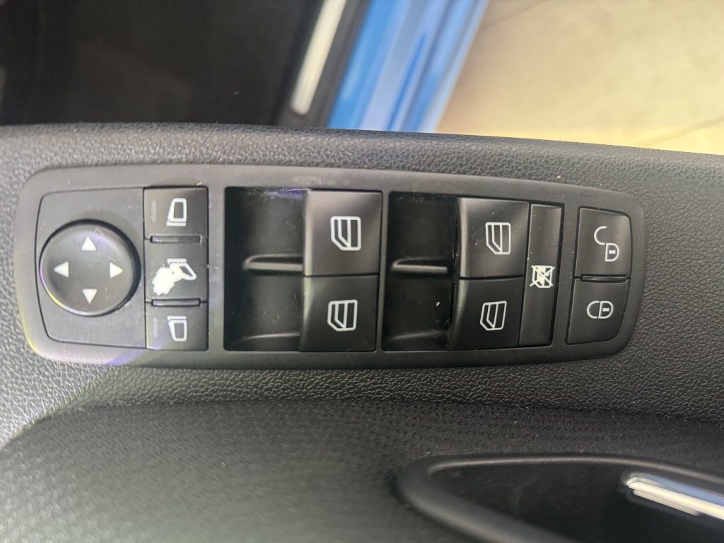 MERCEDES-BENZ A 170 .Avantgarde - 7