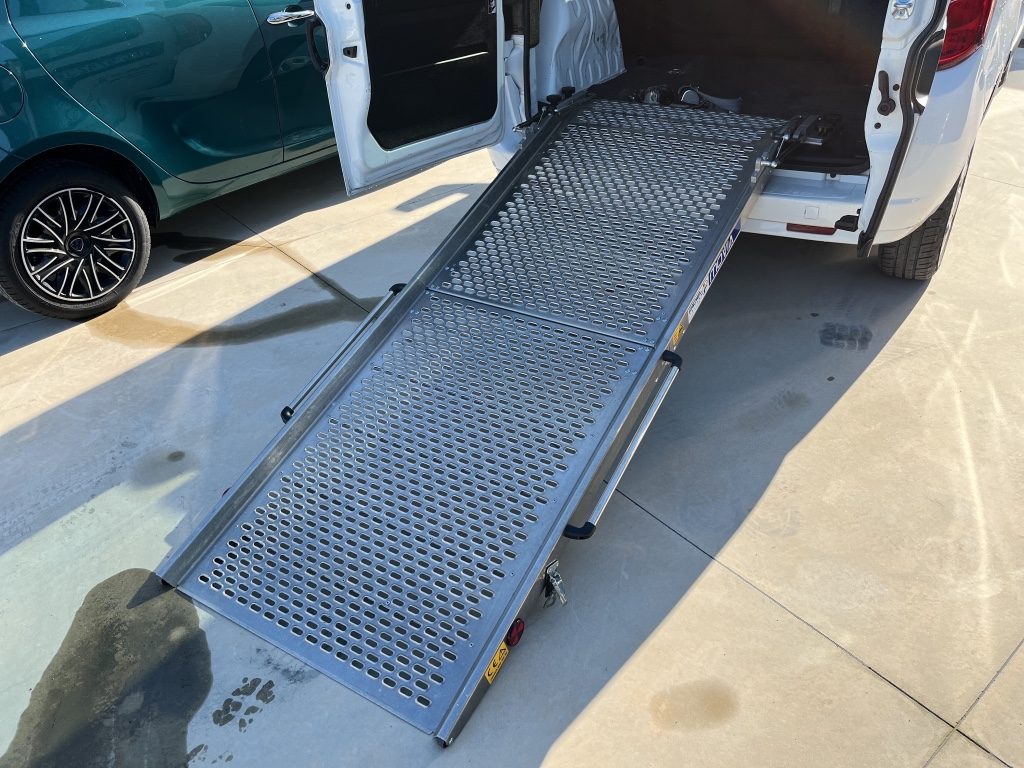 FIAT Doblo 1.6Mjt Trasporto disabili - 16