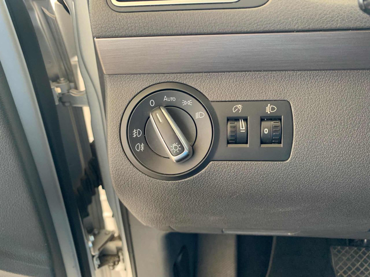 VOLKSWAGEN Touran Business 1.6 TDI DSG 7 POSTI OK NEOPATENTATI C.AUT - 32