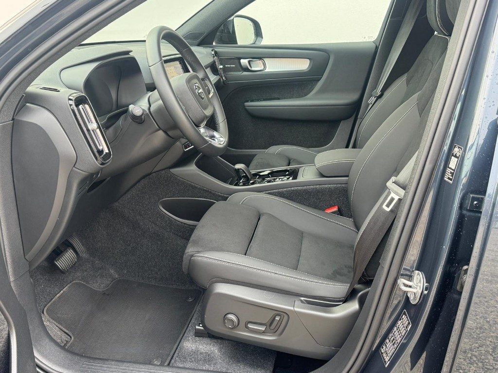 VOLVO XC40 B3 automatico Ultra Black Edition - Grid Foto 7