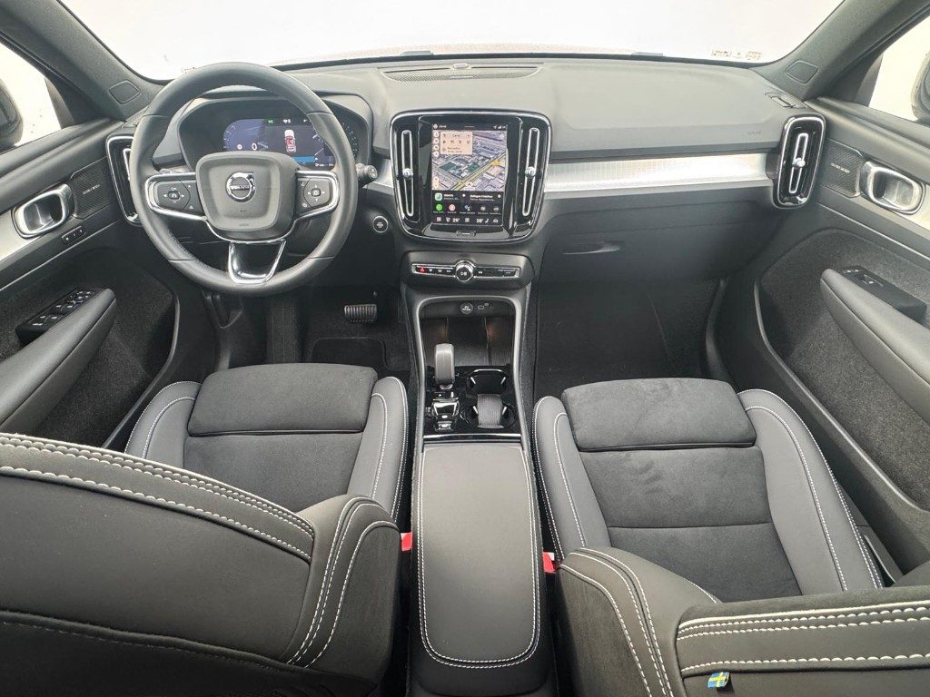 VOLVO XC40 B3 automatico Ultra Black Edition - Grid Foto 9