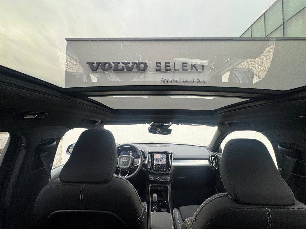 VOLVO XC40 B3 automatico Ultra Black Edition - Grid Foto 10