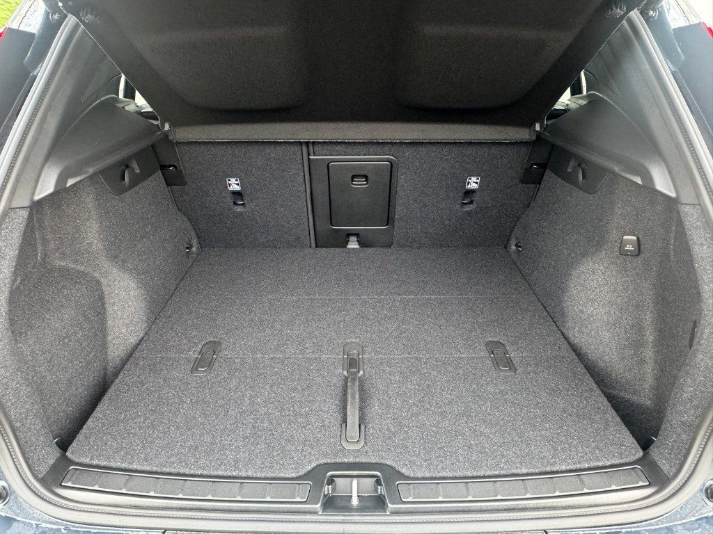 VOLVO XC40 B3 automatico Ultra Black Edition - Grid Foto 14