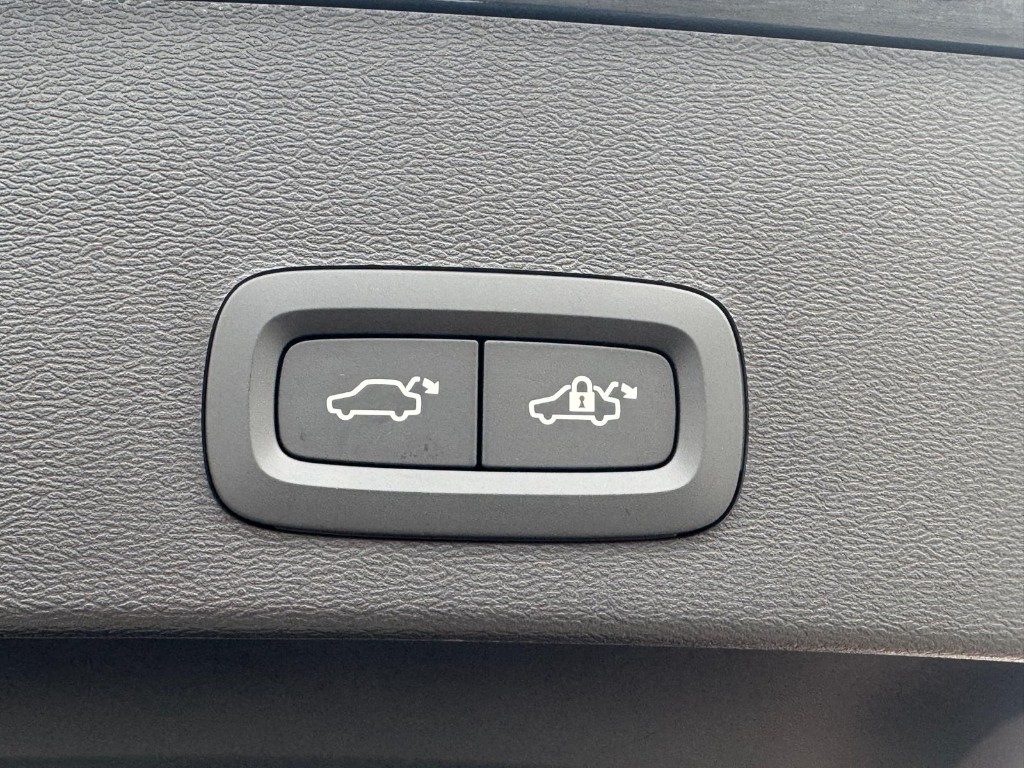 VOLVO XC40 B3 automatico Ultra Black Edition - Grid Foto 16