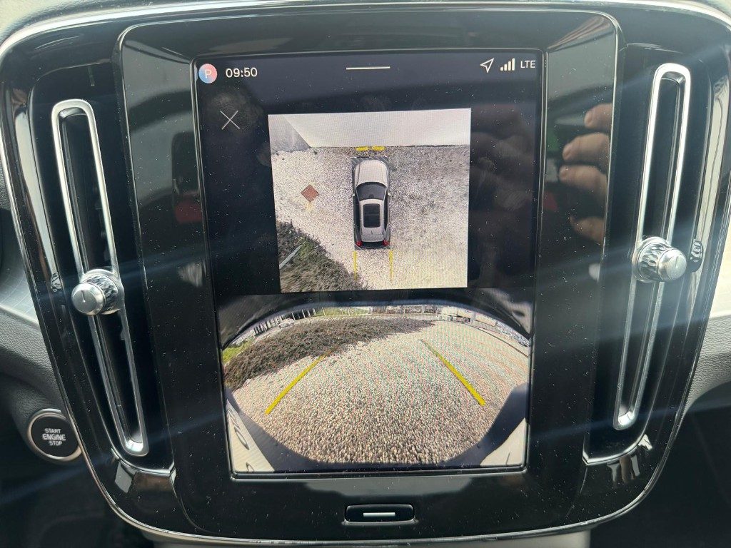 VOLVO XC40 B3 automatico Ultra Black Edition - Grid Foto 13