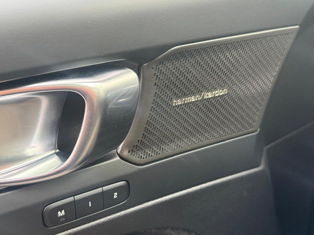 VOLVO XC40 B3 automatico Ultra Black Edition - Grid Foto 15