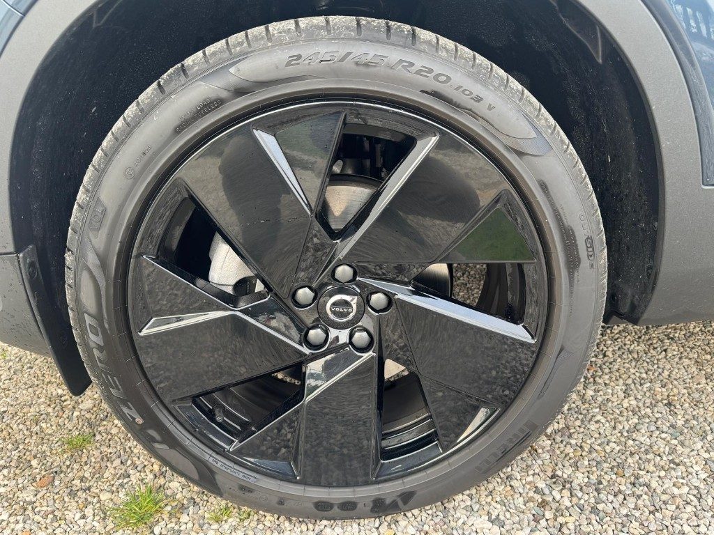 VOLVO XC40 B3 automatico Ultra Black Edition - Grid Foto 17