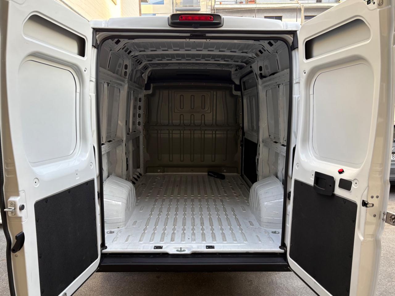 PEUGEOT Boxer 33 2.2 BlueHDi 140 S&S PM-TM SOLO 3300 KM ! - 8