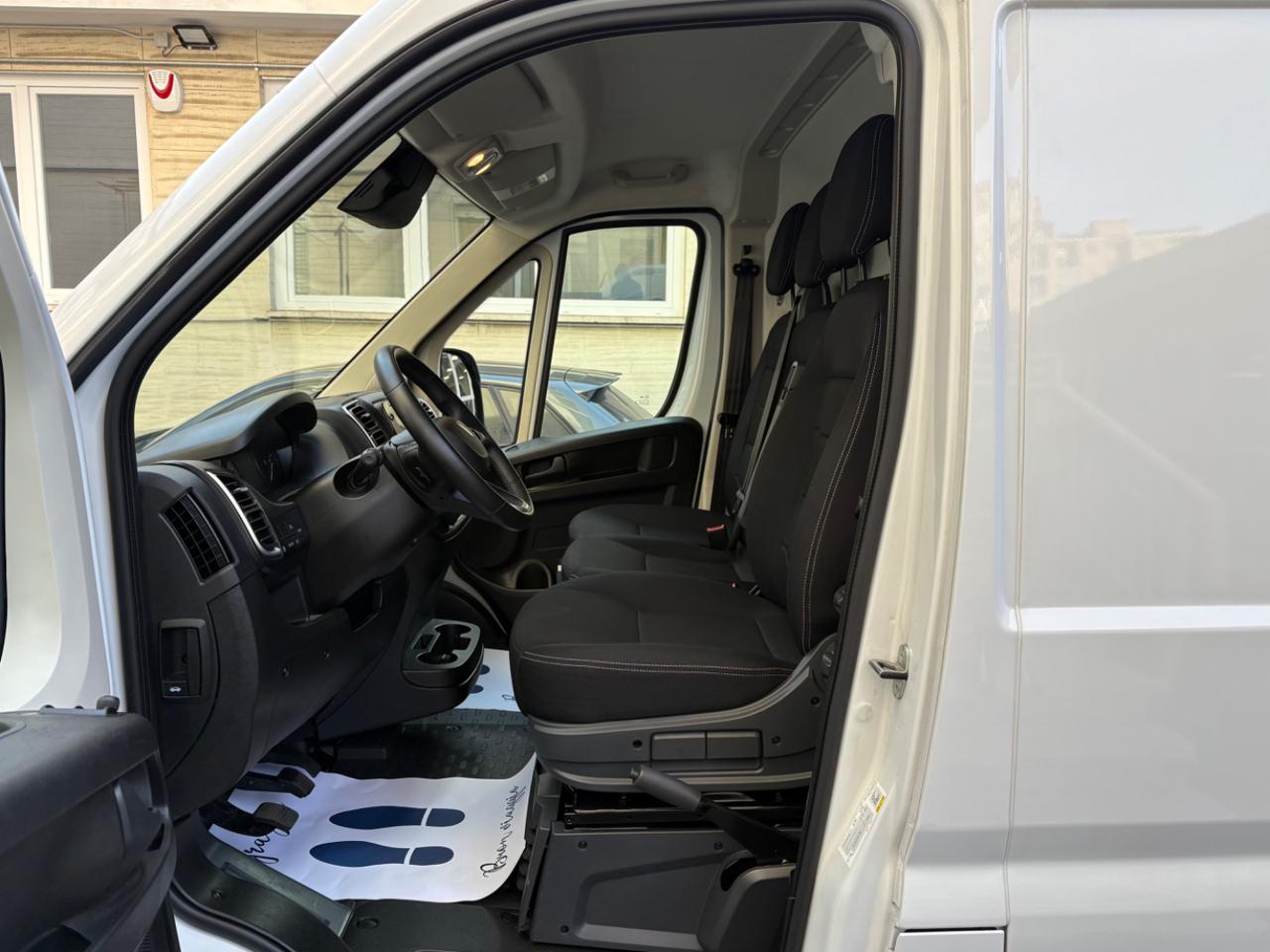 PEUGEOT Boxer 33 2.2 BlueHDi 140 S&S PM-TM SOLO 3300 KM ! - 20