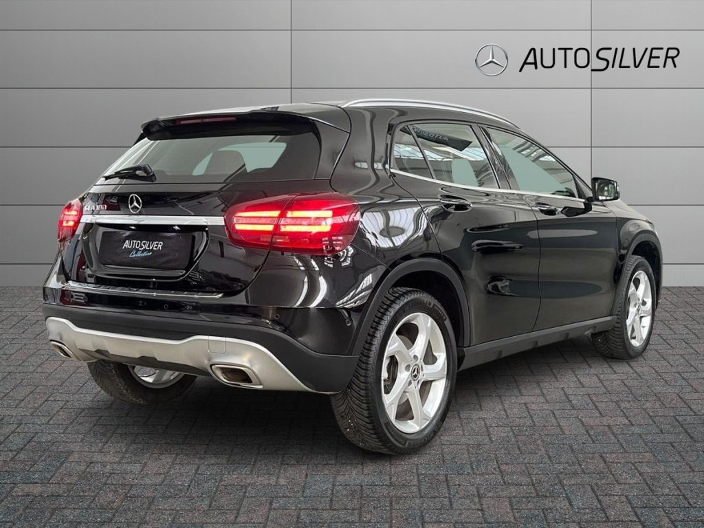 MERCEDES-BENZ GLA 180 Sport - 2