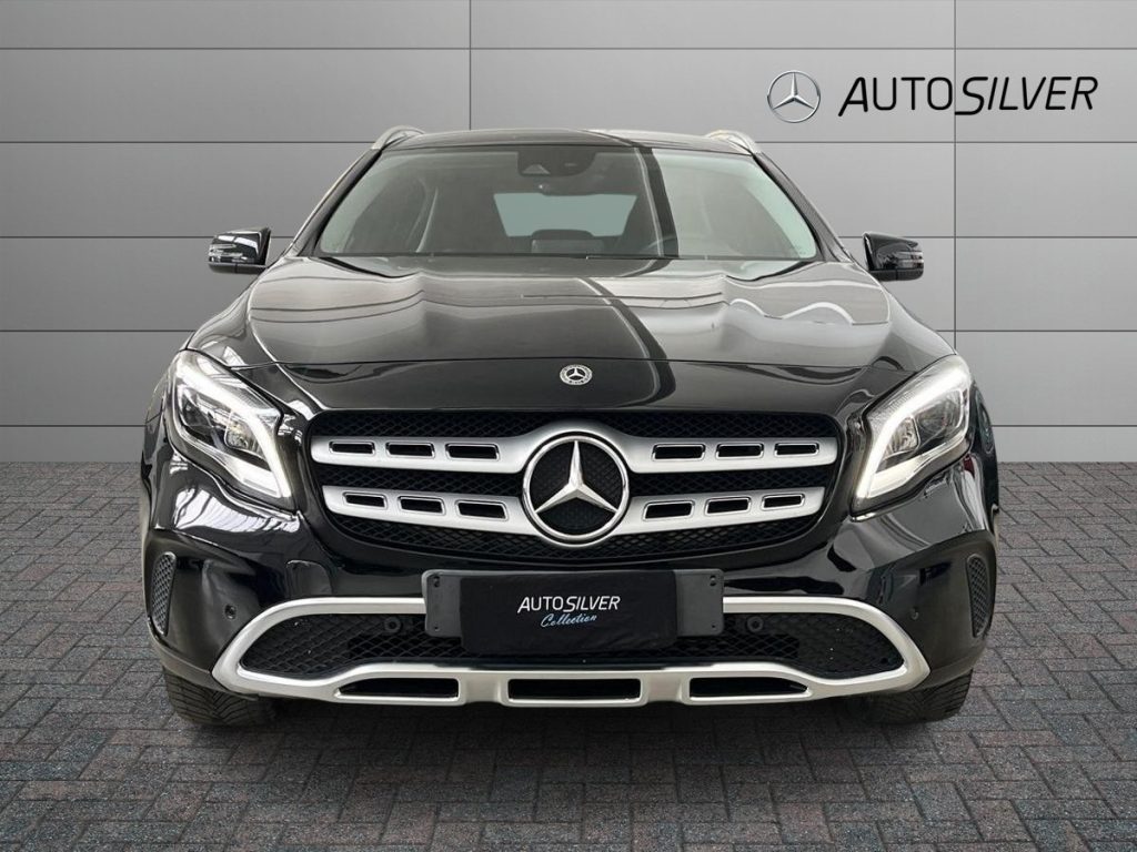 MERCEDES-BENZ GLA 180 Sport - 3