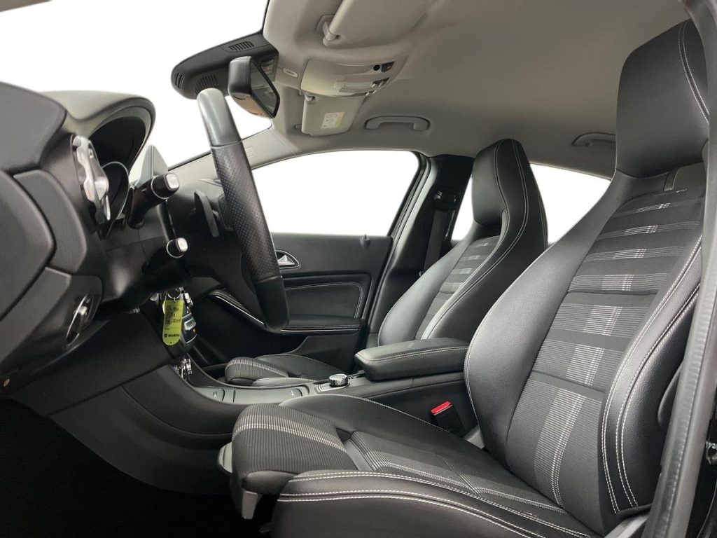 MERCEDES-BENZ GLA 180 Sport - 10