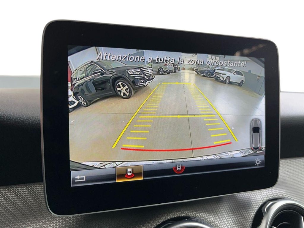 MERCEDES-BENZ GLA 180 Sport - 12