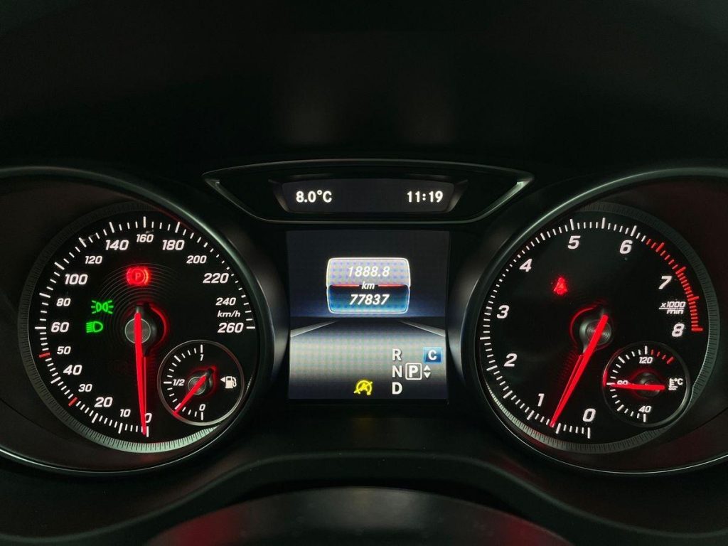 MERCEDES-BENZ GLA 180 Sport - 8