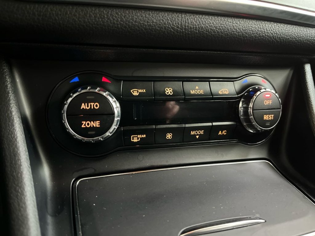 MERCEDES-BENZ GLA 180 Sport - 14