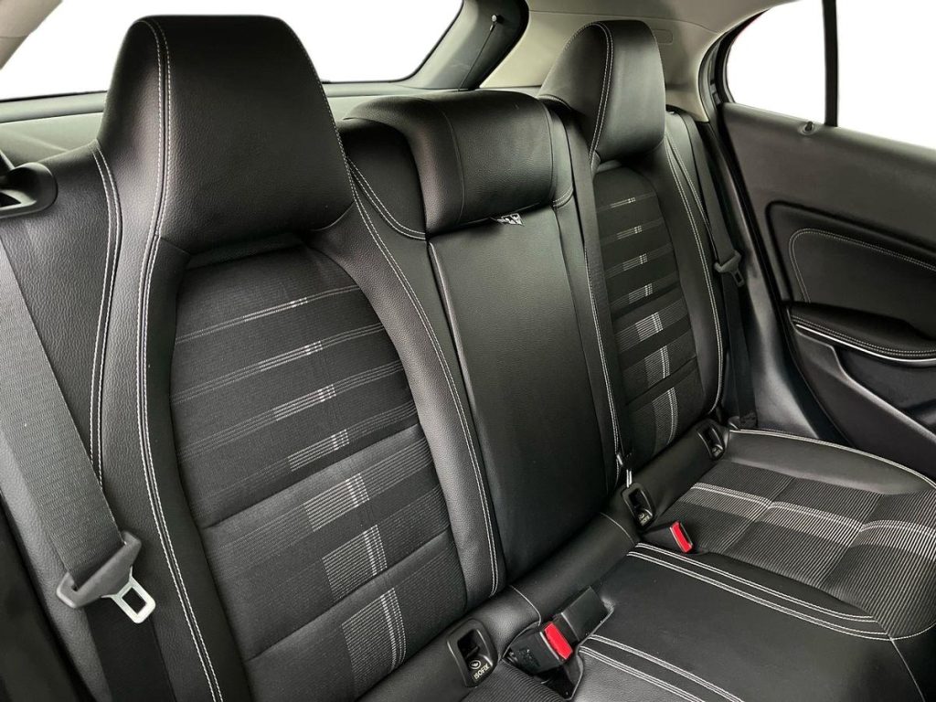 MERCEDES-BENZ GLA 180 Sport - 15