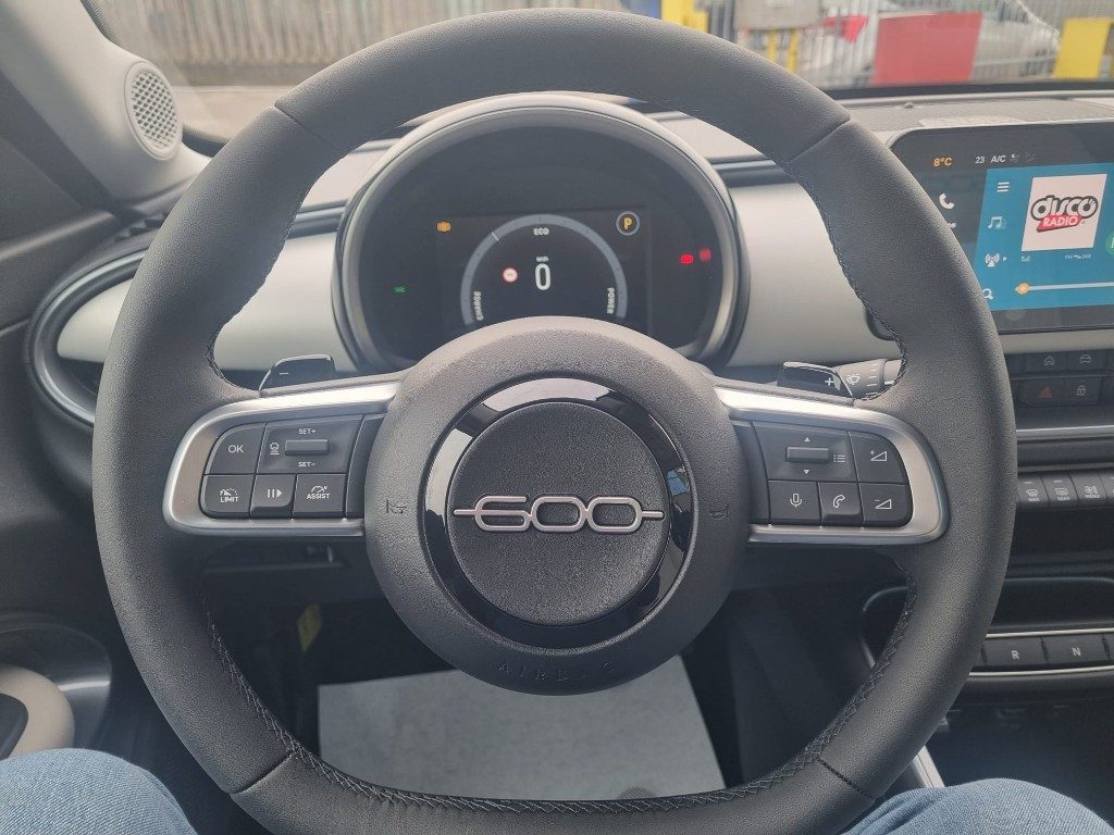 FIAT 600 Hybrid 110 CV DCT MHEV La Prima **KM0** - 6