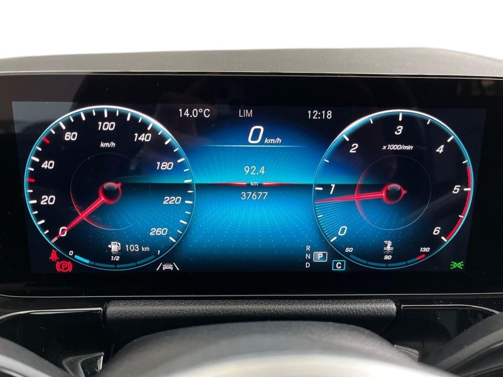 MERCEDES-BENZ GLA 200 d 4matic Sport Plus - 8