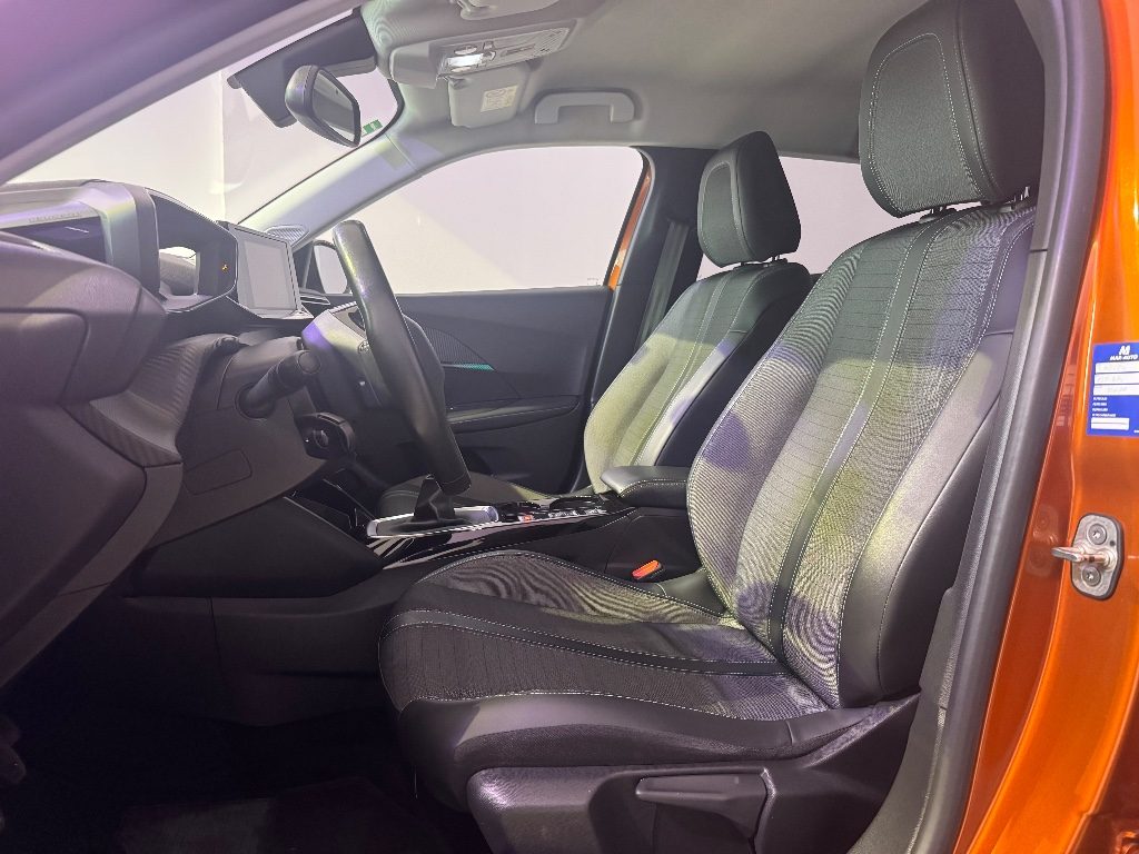 PEUGEOT 2008 BlueHDi 110 S&S GT - 18