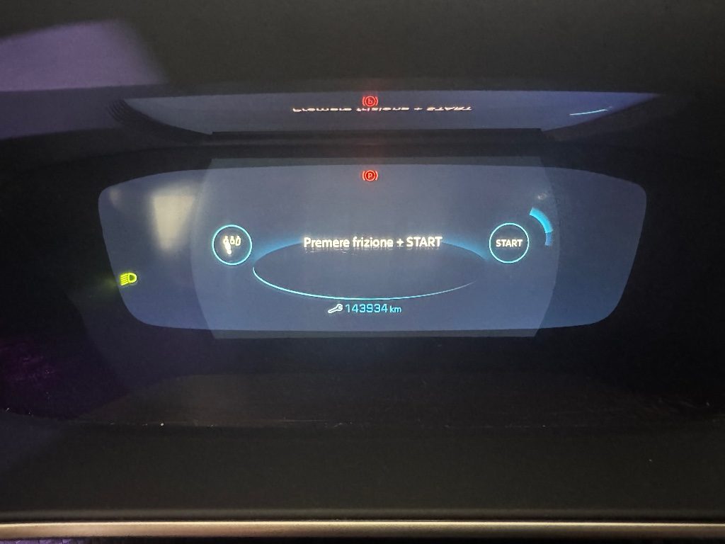 PEUGEOT 2008 BlueHDi 110 S&S GT - 12