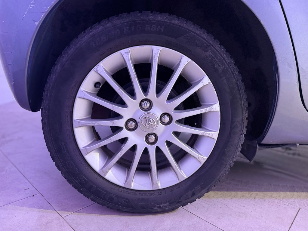 TOYOTA Yaris 1.3 5 porte M-MT S - 8