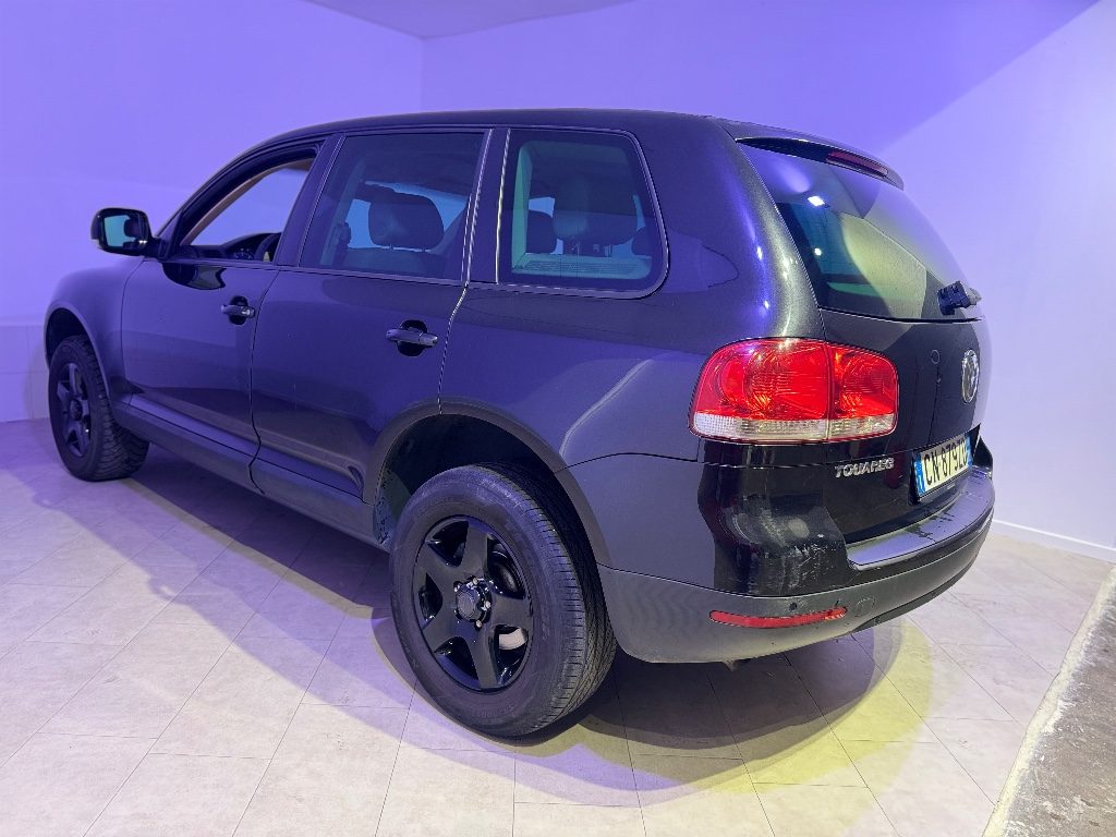 VOLKSWAGEN Touareg 2.5 R5 TDI - 10