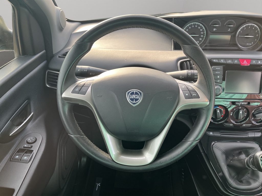 LANCIA Ypsilon 1.2 69 CV GPL Ecochic Gold - 11