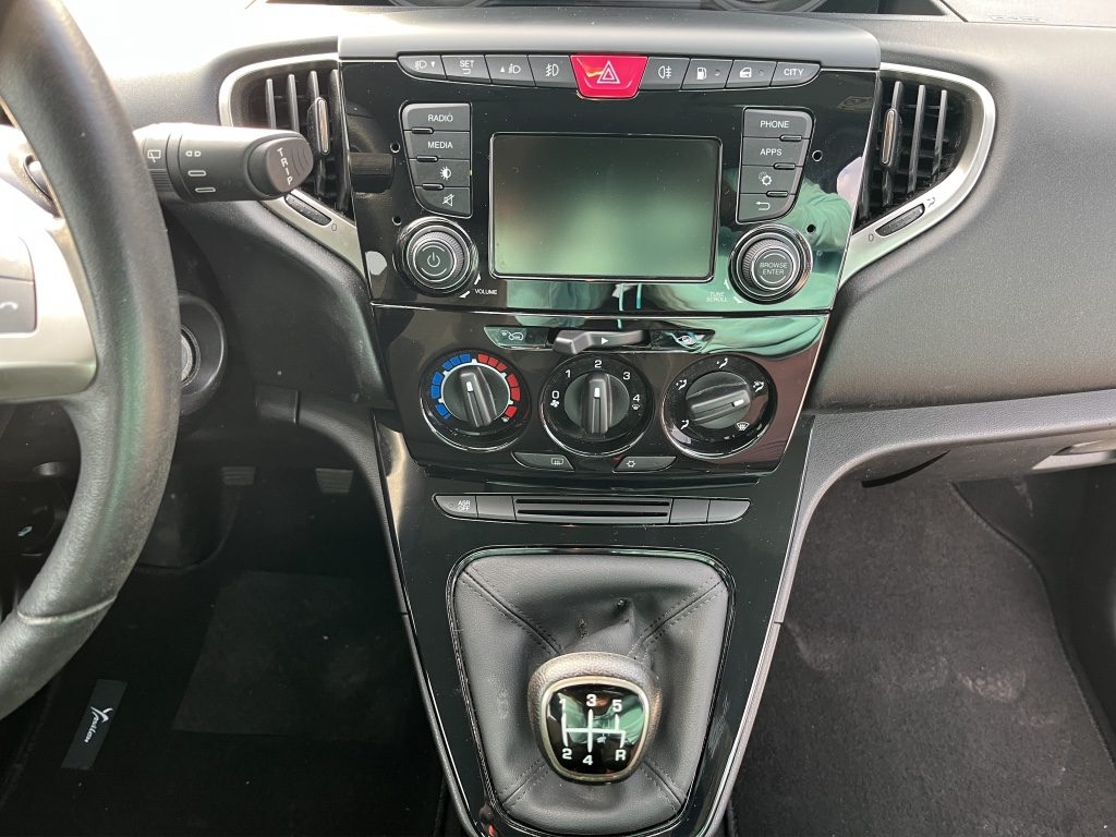 LANCIA Ypsilon 1.2 69 CV GPL Ecochic Gold - 13