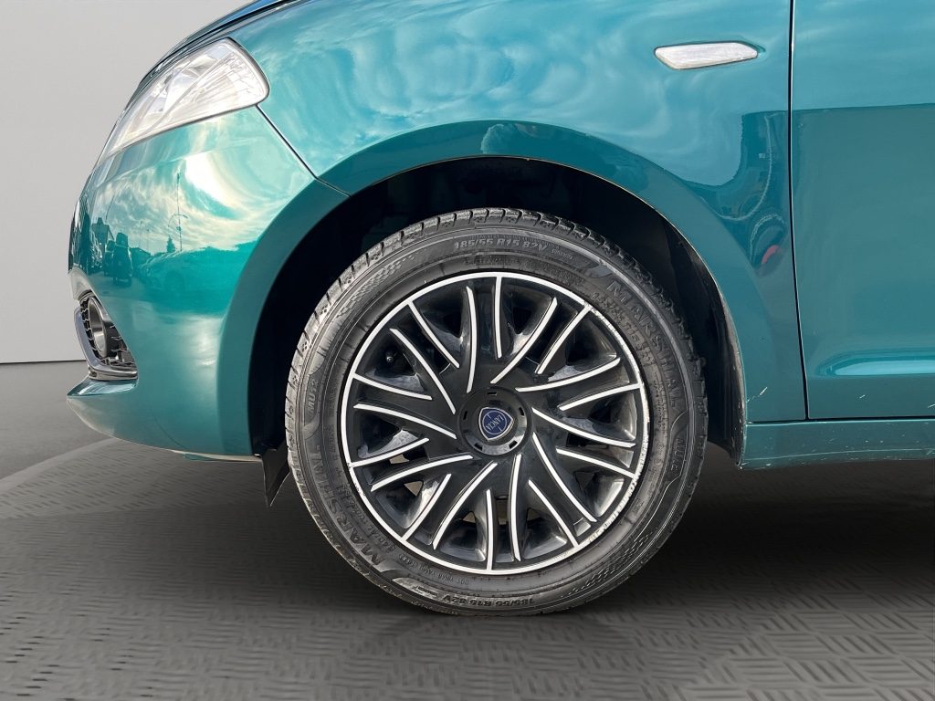 LANCIA Ypsilon 1.2 69 CV GPL Ecochic Gold - 17