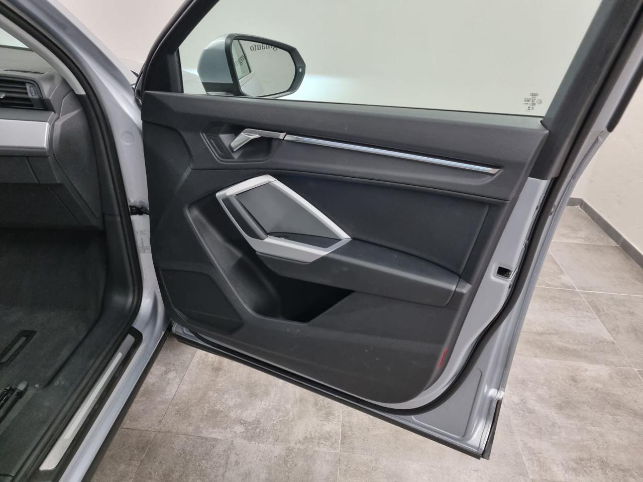 AUDI Q3 35 TDI S tronic Business Advanced - 25