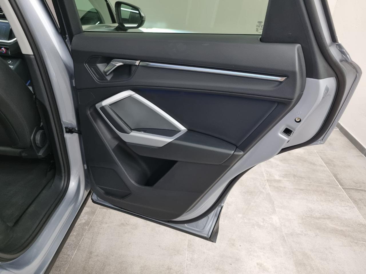 AUDI Q3 35 TDI S tronic Business Advanced - 24