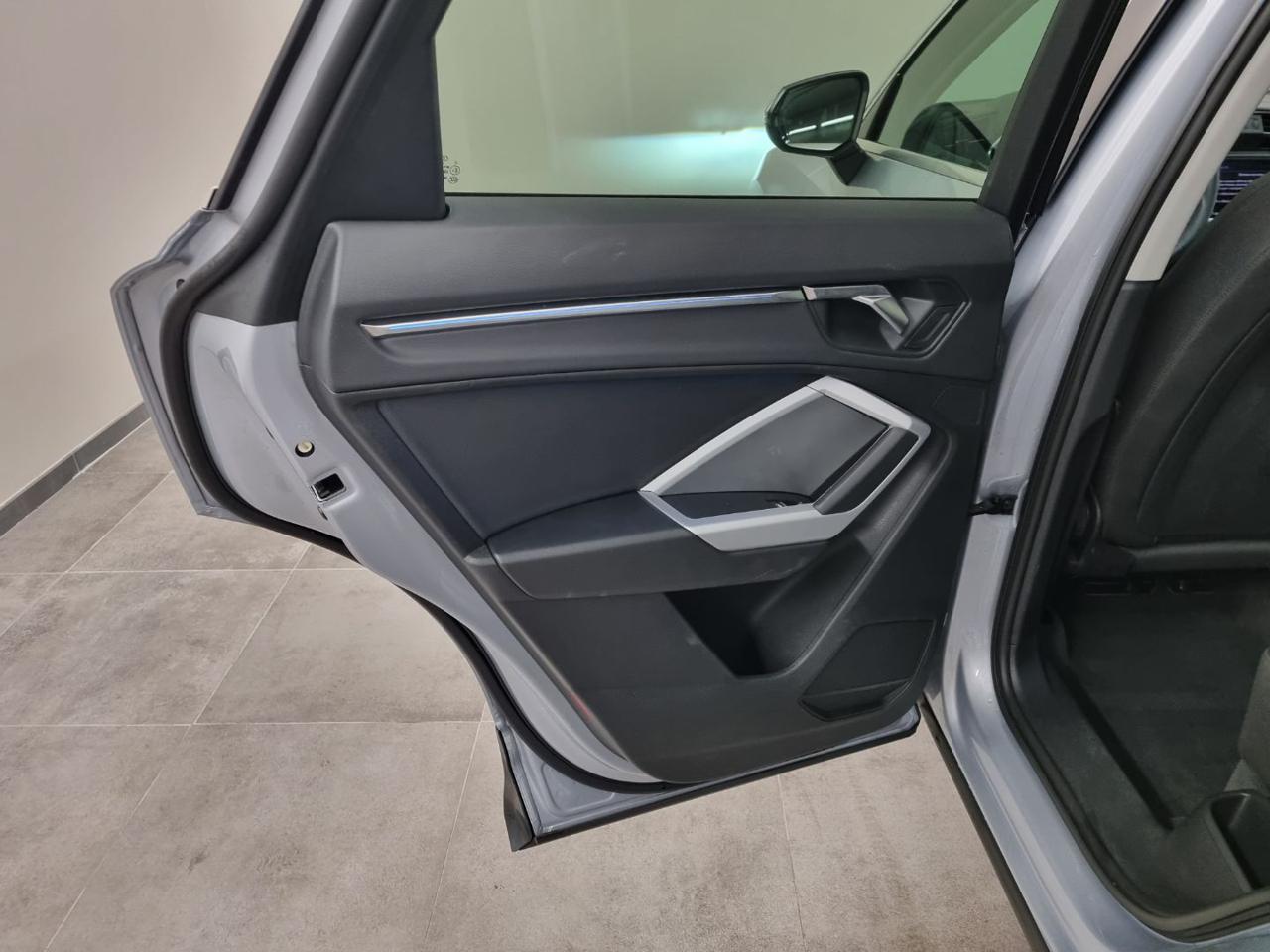 AUDI Q3 35 TDI S tronic Business Advanced - 22