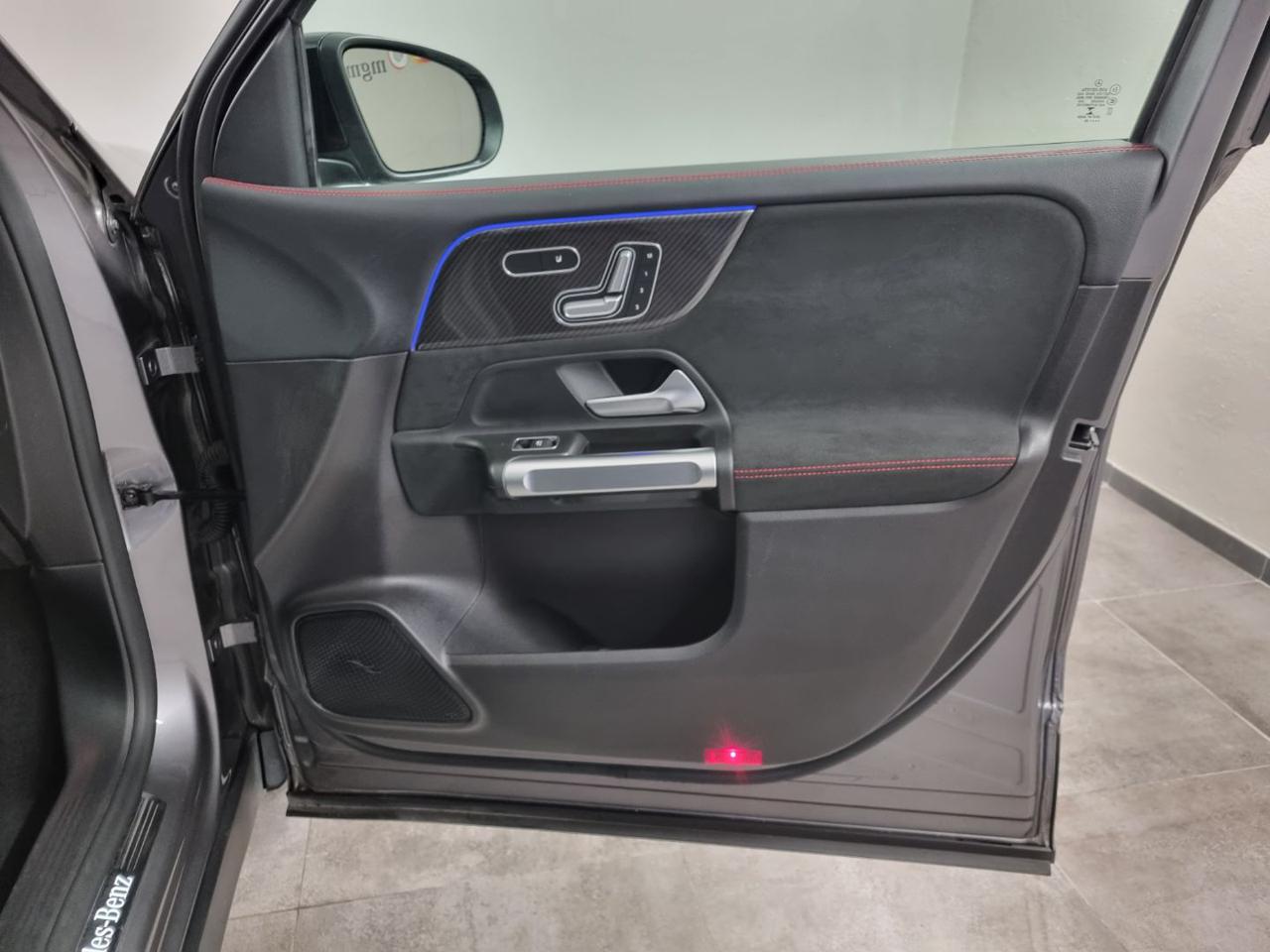 MERCEDES-BENZ GLB 250 Automatic 4Matic Premium Pack AMG - 36