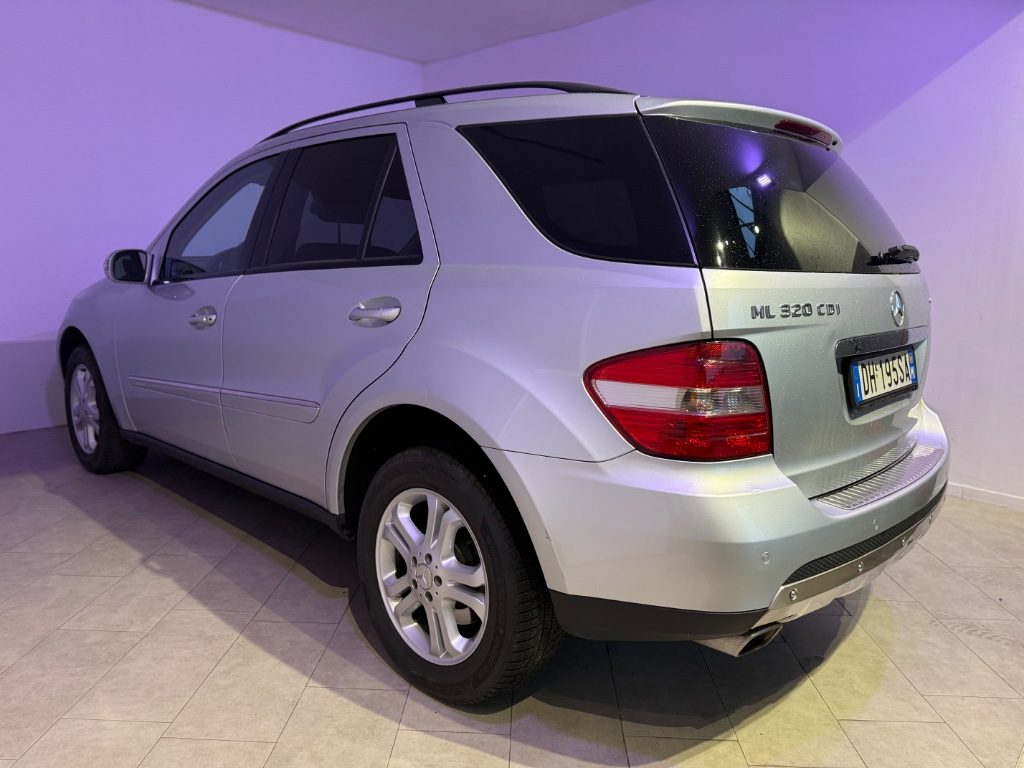 MERCEDES-BENZ ML 320 CDI Sport - 17