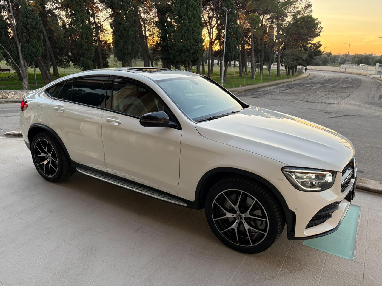 MERCEDES-BENZ GLC 220 d 4Matic Coupé Premium Plus Night Edition - 3