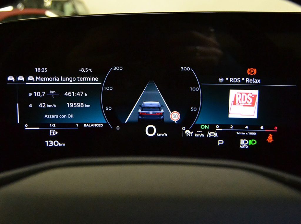 AUDI A6 Avant TFSI 270 kW S tronic quattro S line Edition - 22