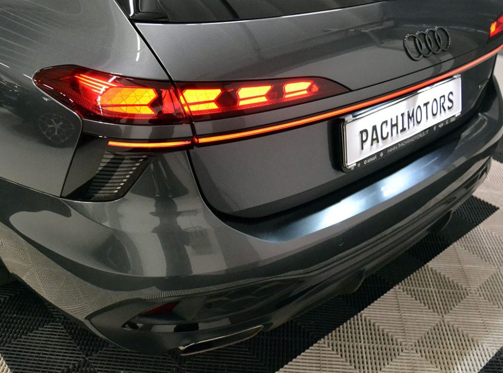 AUDI A6 Avant TFSI 270 kW S tronic quattro S line Edition - 32