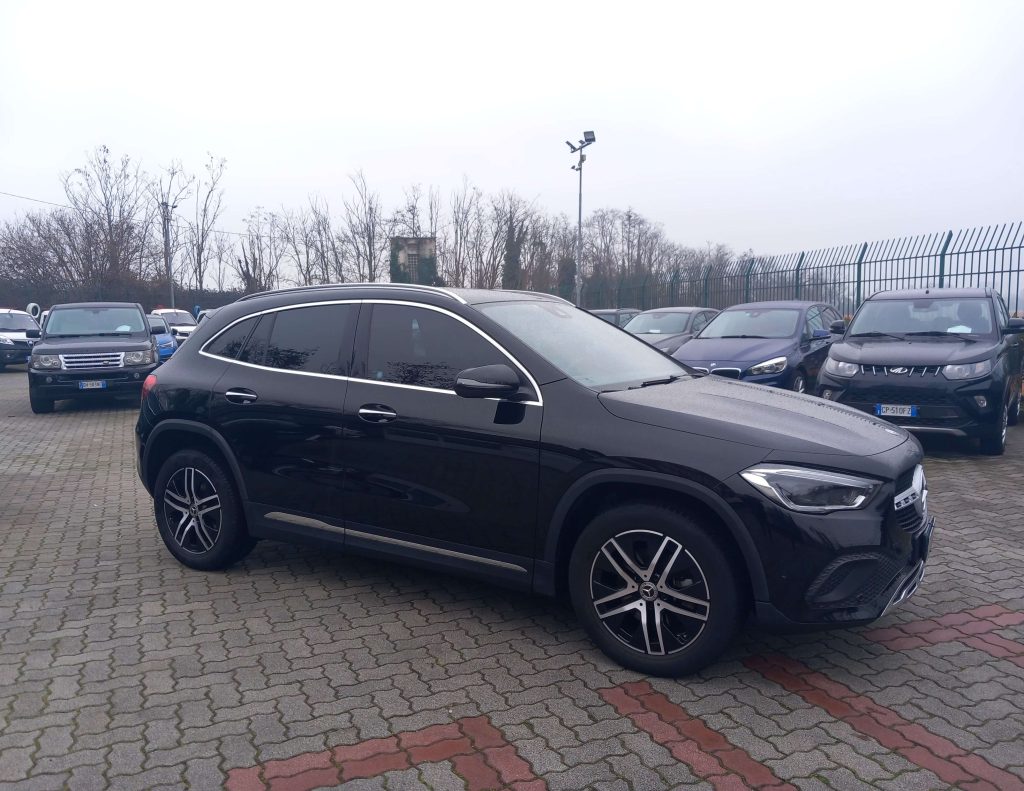 MERCEDES-BENZ GLA 200 H247 2020 d Premium 4matic auto - 3