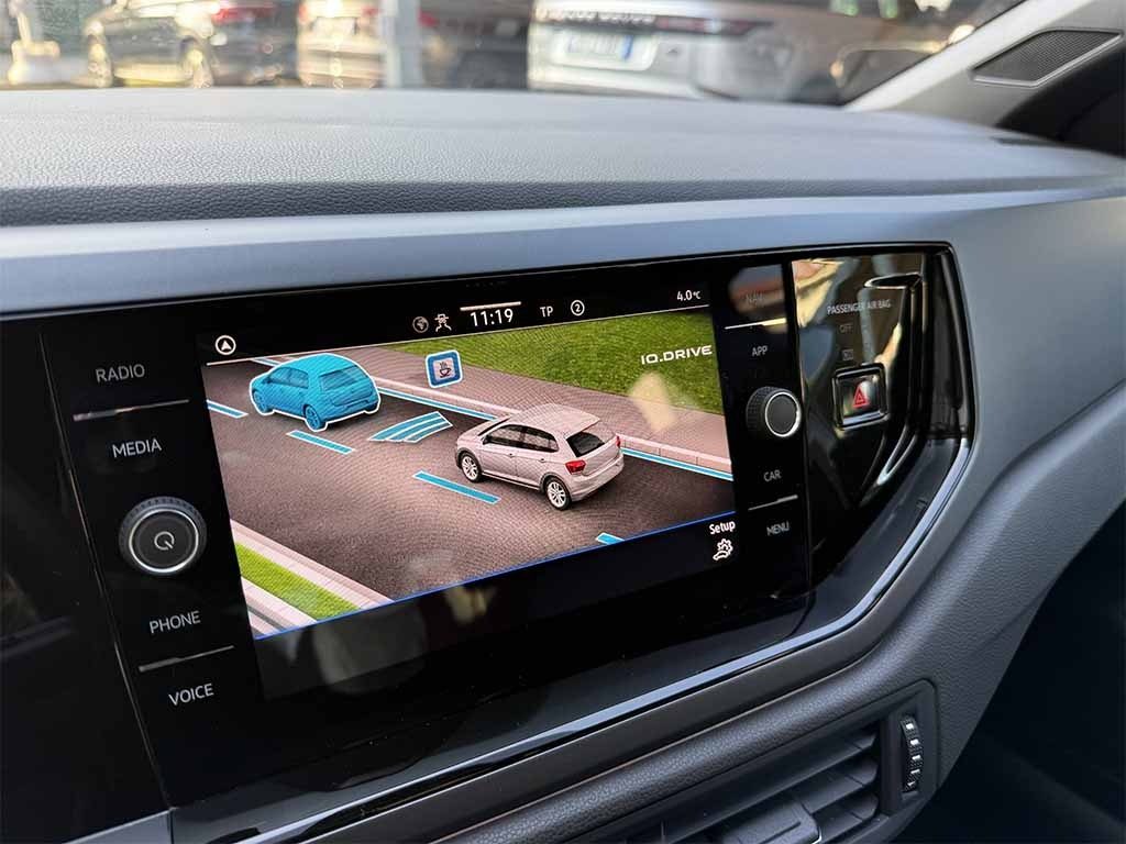 VOLKSWAGEN Polo 1.0 tsi R-Line dsg PREZZO REALE UNICO PROPRIETARIO - 23