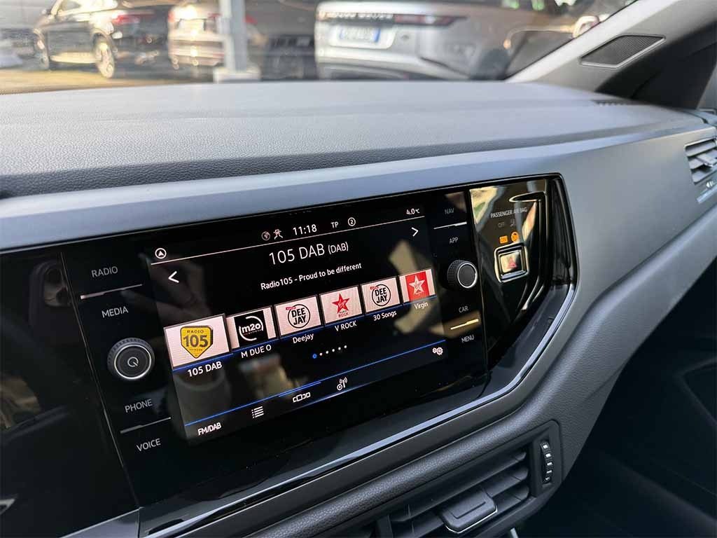 VOLKSWAGEN Polo 1.0 tsi R-Line dsg PREZZO REALE UNICO PROPRIETARIO - 19