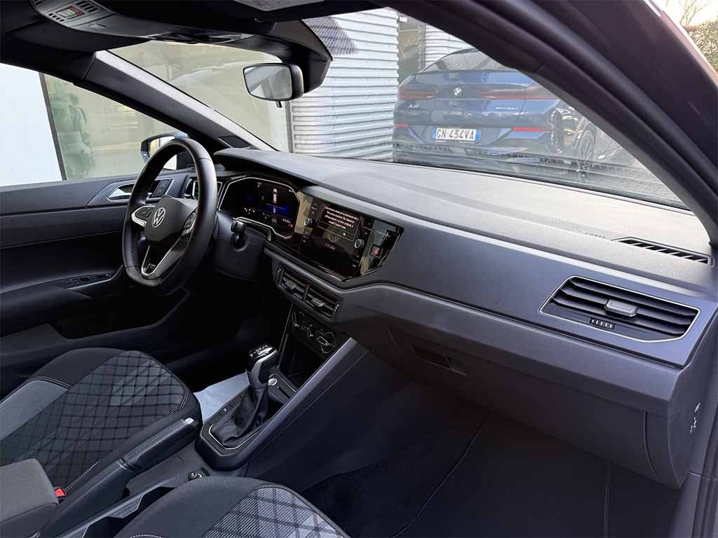 VOLKSWAGEN Polo 1.0 tsi R-Line dsg PREZZO REALE UNICO PROPRIETARIO - 27