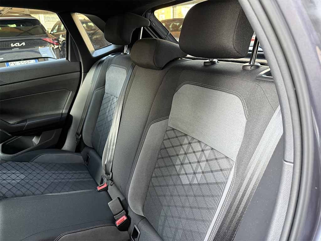 VOLKSWAGEN Polo 1.0 tsi R-Line dsg PREZZO REALE UNICO PROPRIETARIO - 30