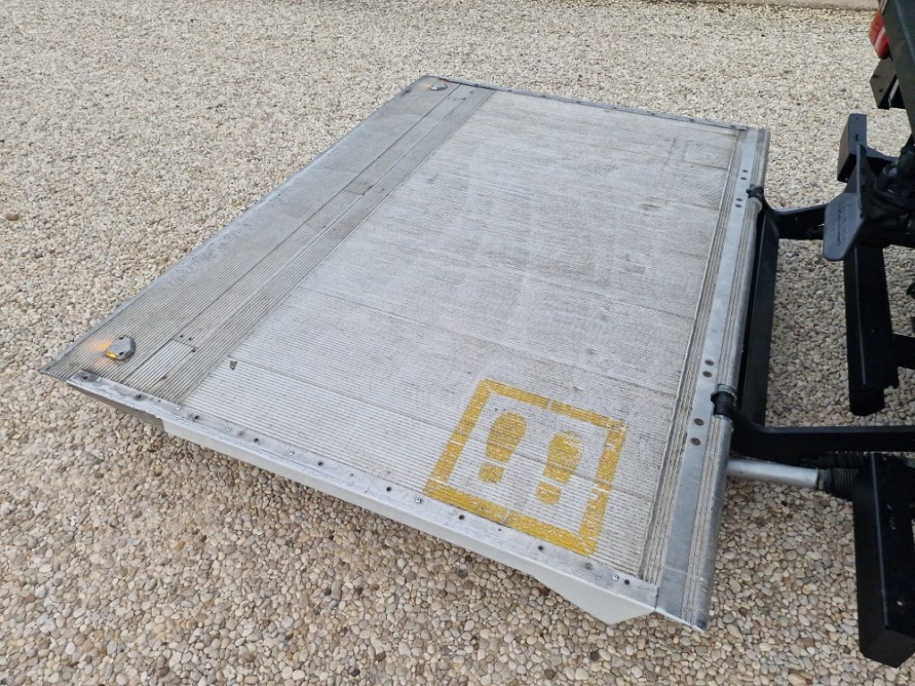 IVECO EUROCARGO 140E28 P EURO 6 FURGONE 7,30 + SPONDA - 17