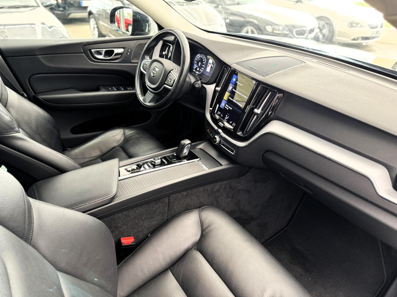 VOLVO XC60 B4 (d) 197cv Geartronic Momentum Pro - 11