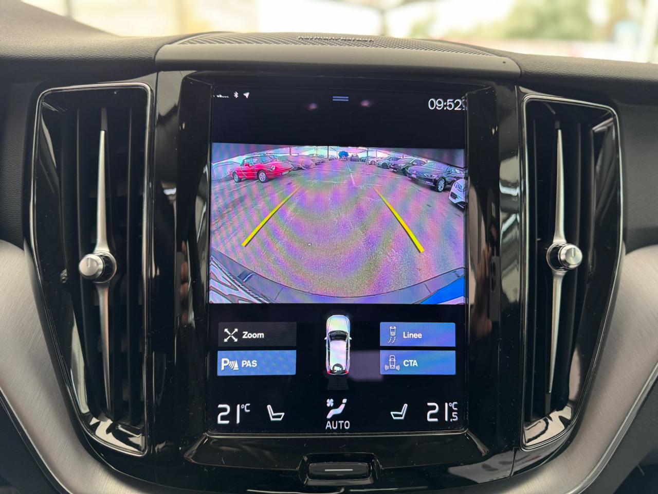 VOLVO XC60 B4 (d) 197cv Geartronic Momentum Pro - 34