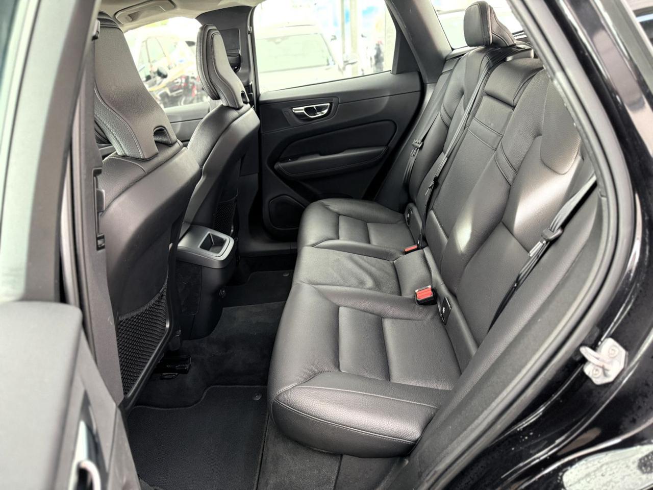 VOLVO XC60 B4 (d) 197cv Geartronic Momentum Pro - 12