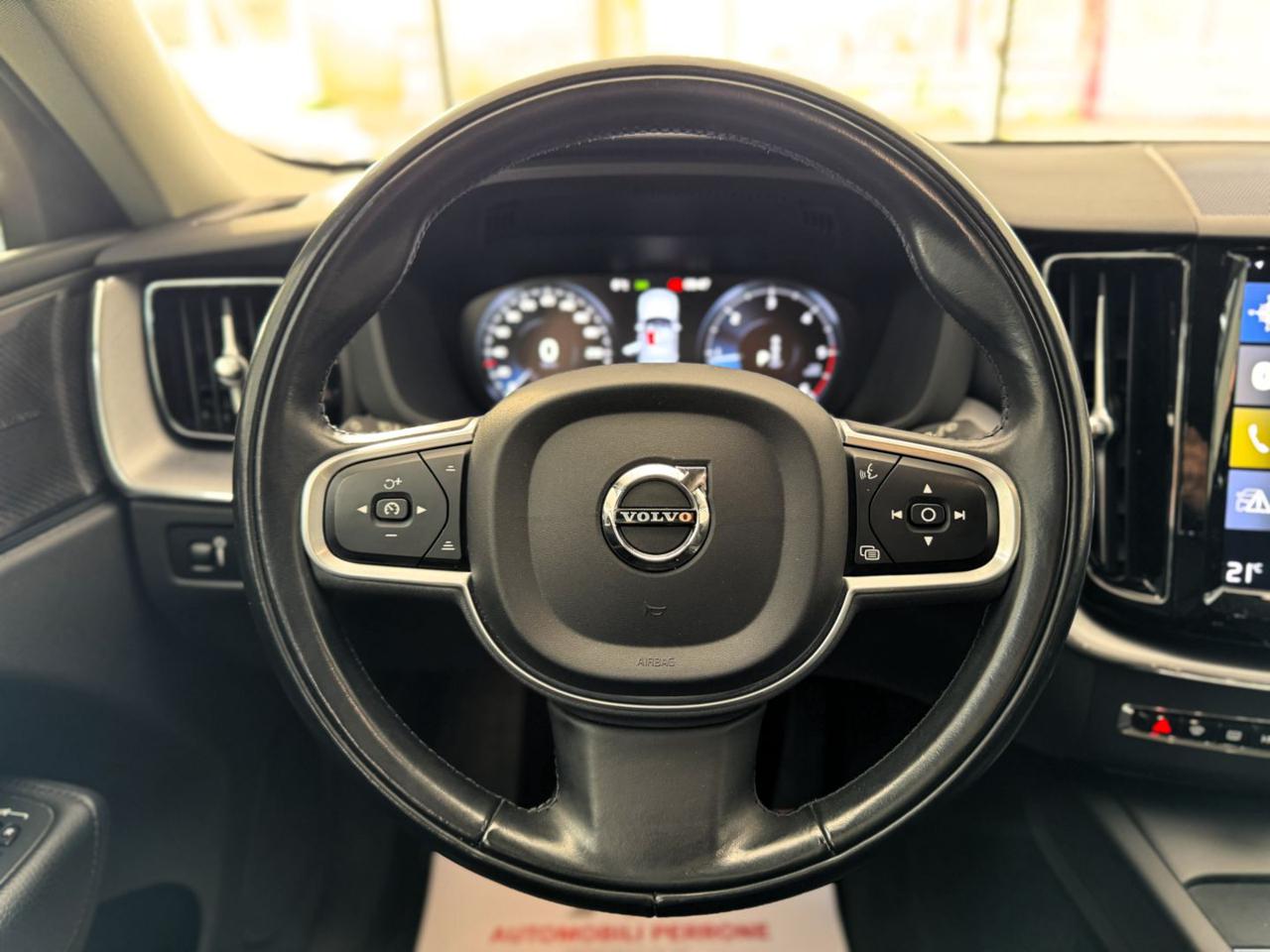 VOLVO XC60 B4 (d) 197cv Geartronic Momentum Pro - 23