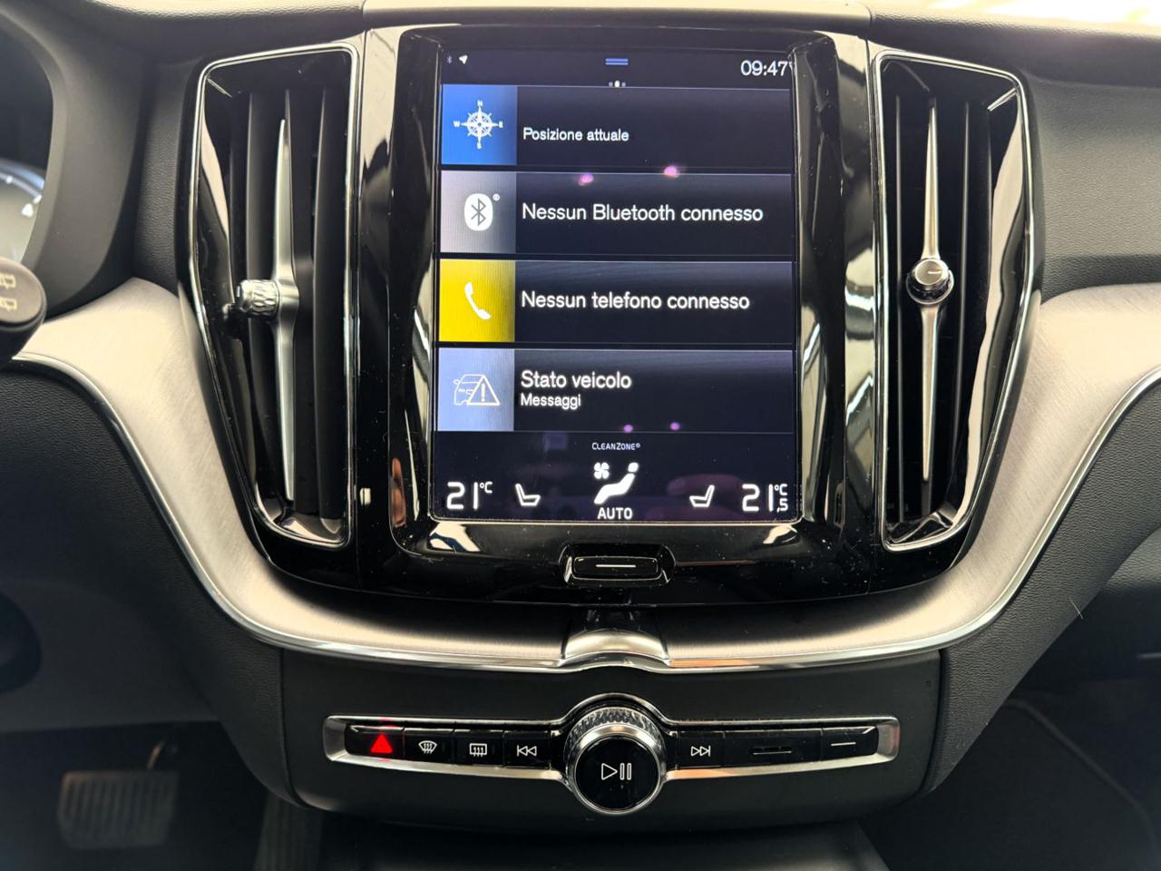 VOLVO XC60 B4 (d) 197cv Geartronic Momentum Pro - 25