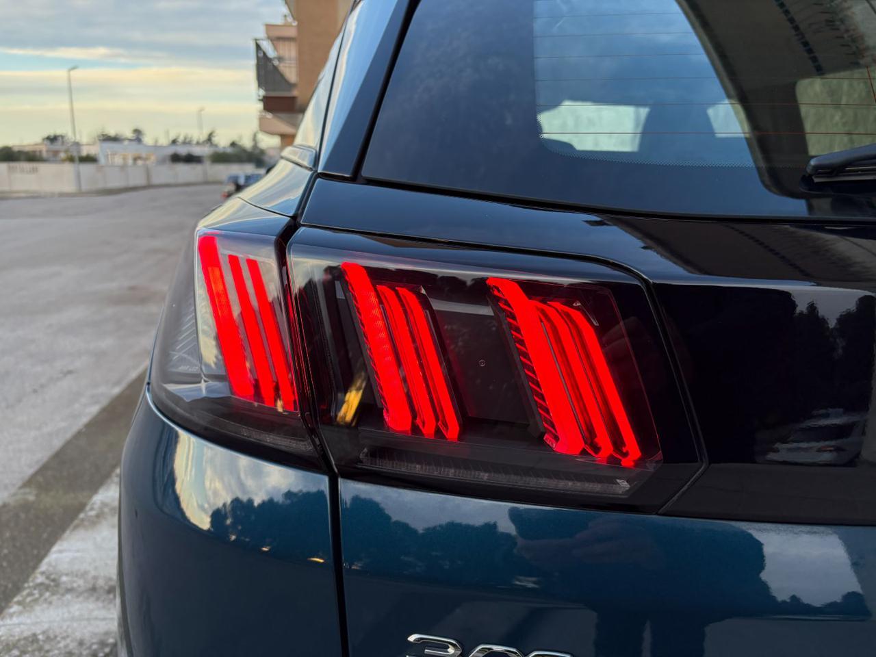 PEUGEOT 3008 1.5 BlueHDi 130 S&S Active Business - 32