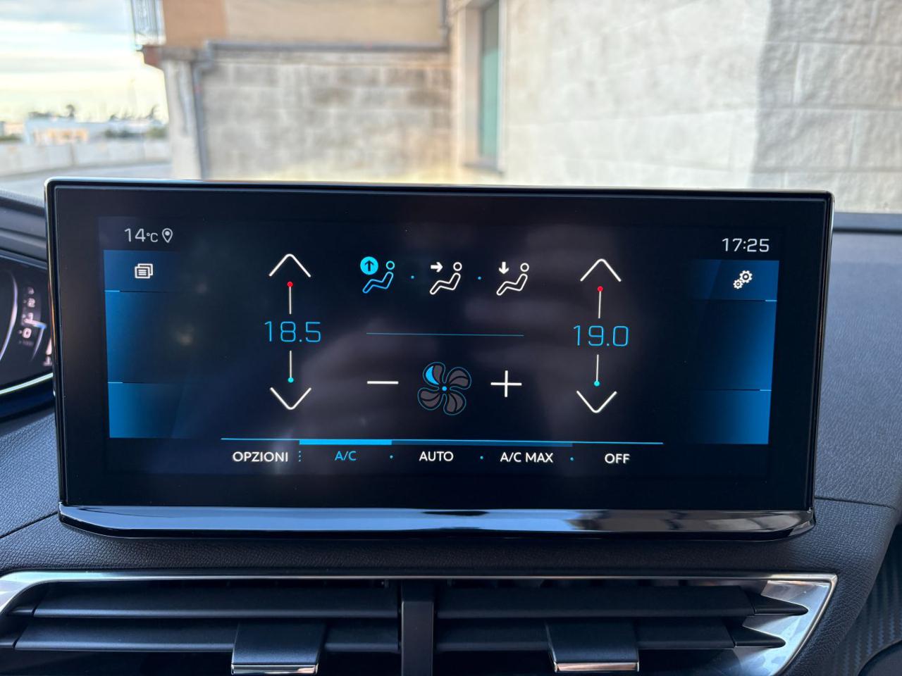 PEUGEOT 3008 1.5 BlueHDi 130 S&S Active Business - 26